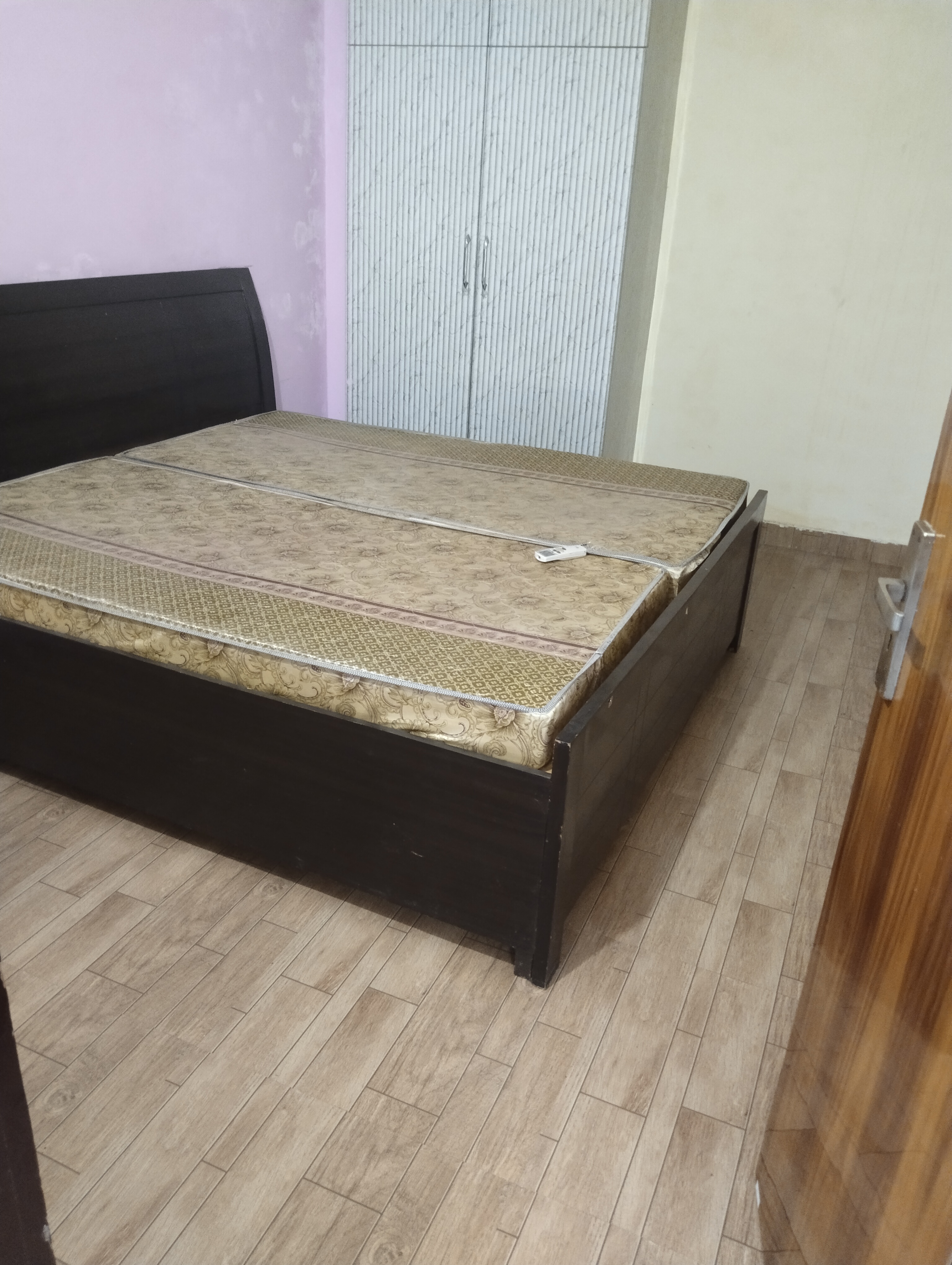 2 BHK Apartment For Rent in RWA Apartments Sector 53