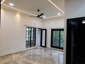 Room in 3 BHK Independent House at Kokapet – for Rent