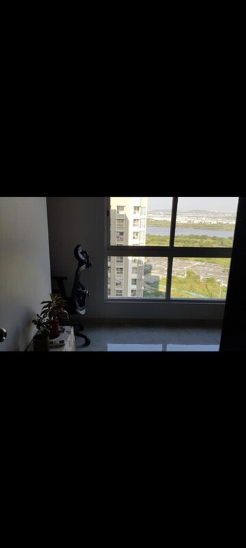 Room in 2 BHK Apartment at Lodha Amara, Kolshet Road – for Rent