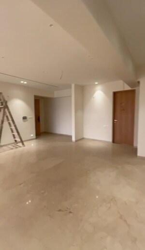 Room in 4 BHK Apartment at Aundh – for Sale