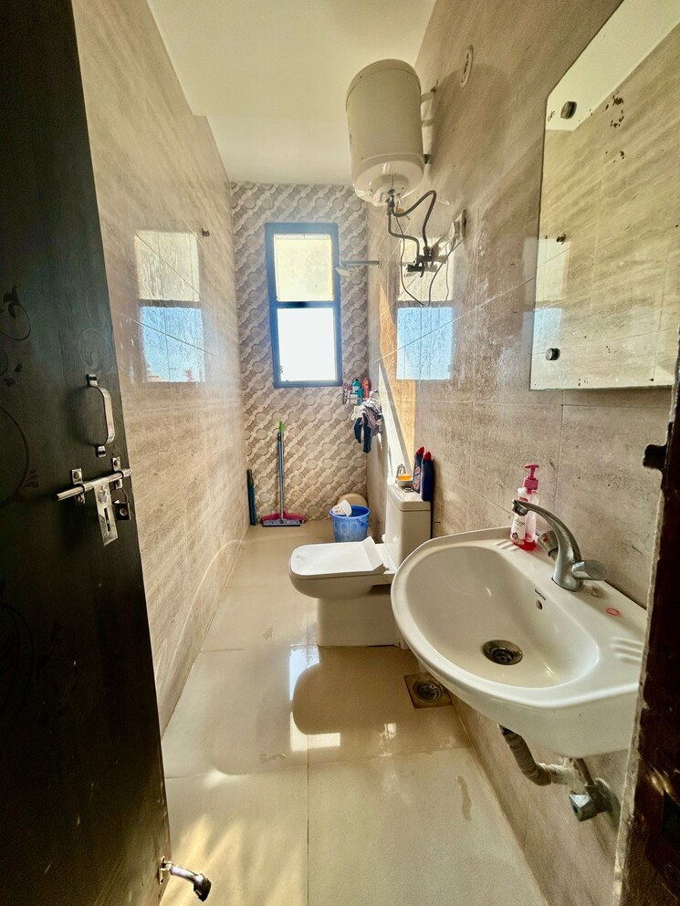Bathroom, chattarpur 2 Bedroom 800 Sq.Ft. Builder Floor In Chattarpur Delhi 9242918
