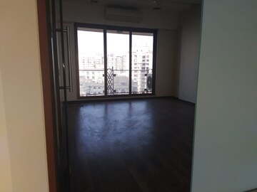 Room in 4 BHK Apartment at Ekta World Lake Superior, Powai – for Rent