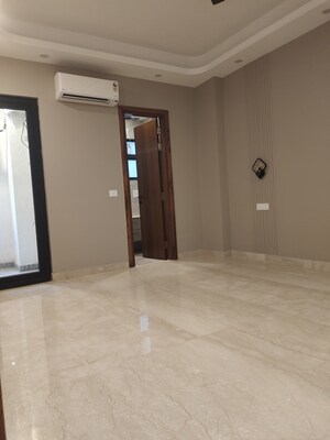 Furnished Amenities in 3 BHK Builder Floor at East Of Kailash – for Sale