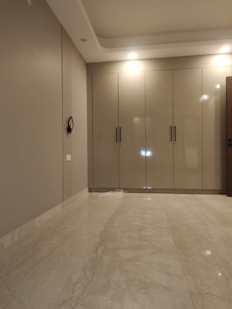 Room, east of kailash 3 Bedroom 1800 Sq.Ft. Builder Floor In East Of Kailash Delhi 9242885