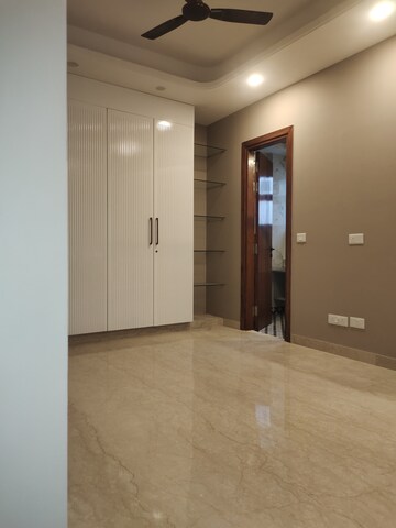Furnished Amenities in 3 BHK Builder Floor at East Of Kailash – for Sale