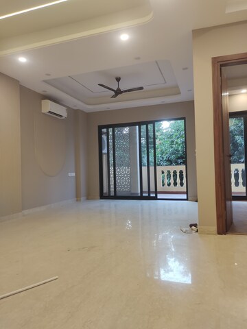 Furnished Amenities in 3 BHK Builder Floor at East Of Kailash – for Sale