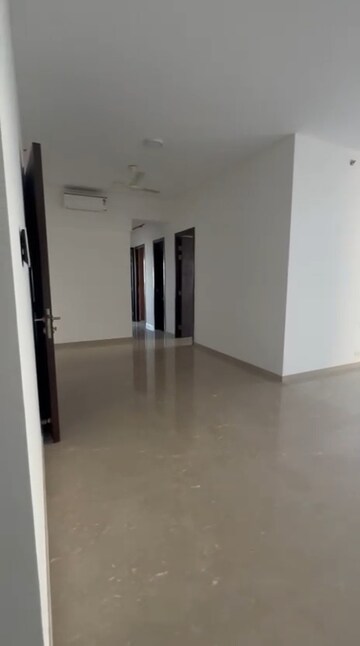 Room in 3.5 BHK Apartment at Kalpataru Radiance, Goregaon West – for Rent