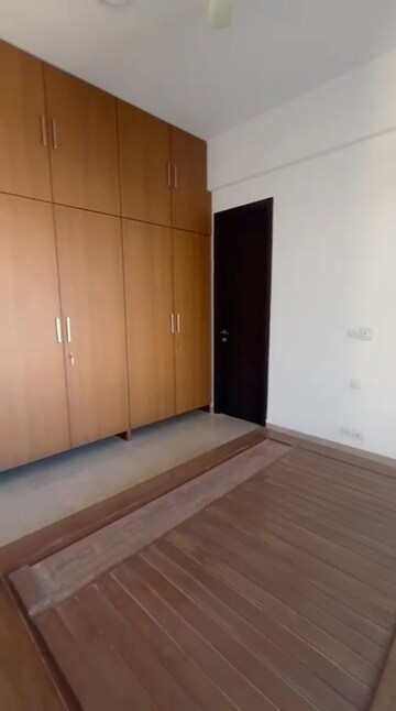 Room in 3.5 BHK Apartment at Kalpataru Radiance, Goregaon West – for Rent