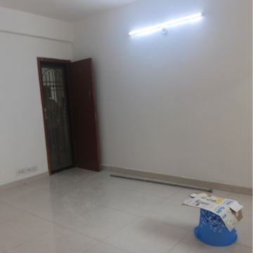 Room in 3 BHK Apartment at Express Zenith, Sector 77 – for Rent