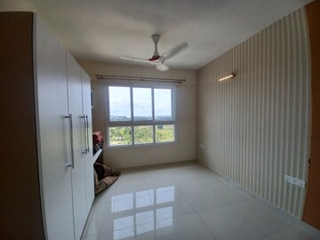 Room in 3 BHK Apartment at Godrej Aqua, International Airport Road – for Rent