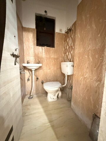 Bathroom in 1 BHK Apartment at Sector 23 Dwarka – for Rent