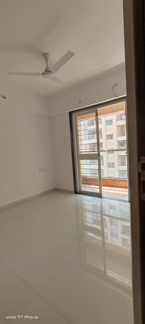 Room in 2 BHK Apartment at Choice Goodwill Breeza, Dhanori – for Rent