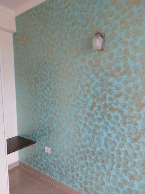 Room in 4 BHK Apartment at Amrapali Platinum, Sector 119 – for Sale