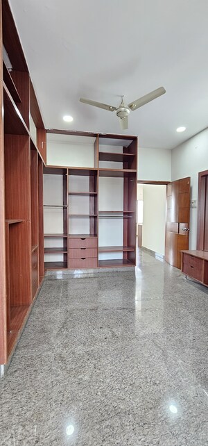 Room in 6 BHK Villa at Banjara Hills – for Rent