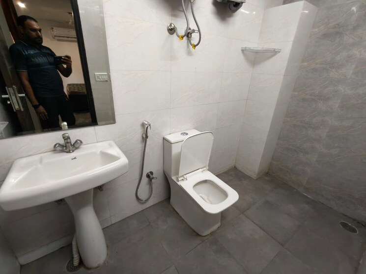 Bathroom, sector 46 1 Bedroom 300 Sq.Yd. Builder Floor In Sector 46 Gurgaon 9243249