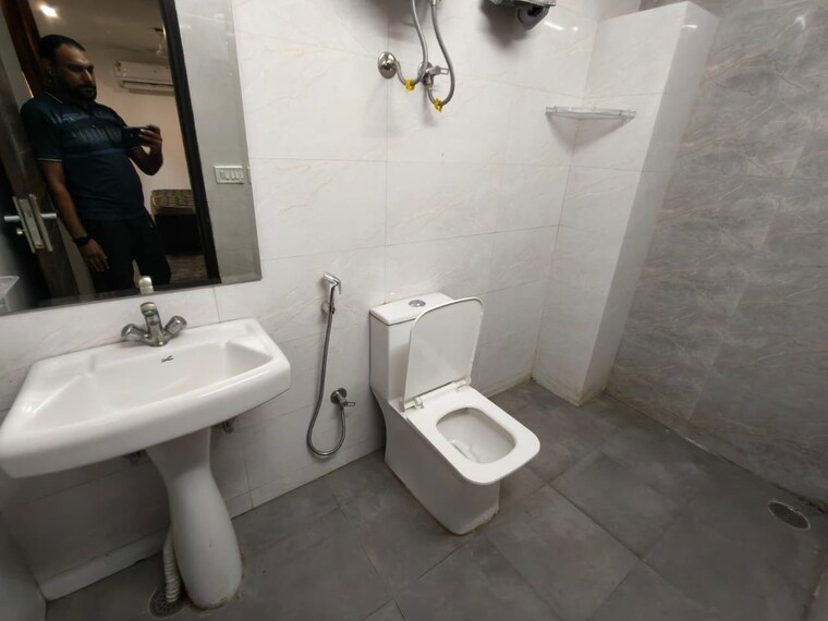 Bathroom, sector 46 1 Bedroom 300 Sq.Yd. Builder Floor In Sector 46 Gurgaon 9243249