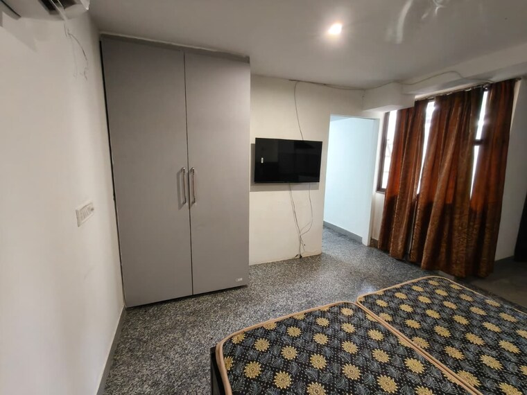 Bedroom, sector 46 1 Bedroom 300 Sq.Yd. Builder Floor In Sector 46 Gurgaon 9243249