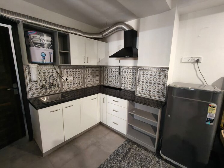 Kitchen, sector 46 1 Bedroom 300 Sq.Yd. Builder Floor In Sector 46 Gurgaon 9243249