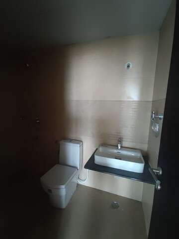 Bathroom in 2.5 BHK Apartment at Shriram Southern Crest, Jp Nagar – for Sale