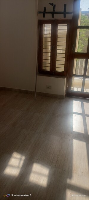 Room in 2 BHK Builder Floor at RBC II, Sushant Lok I – for Rent