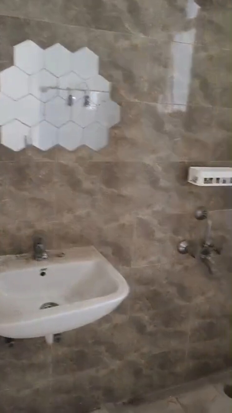 Bathroom, rof-aalayas 3 Bedroom 645 Sq.Ft. Apartment In Sector 102 Gurgaon 9243284