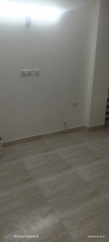 Room in 2 BHK Builder Floor at RBC II, Sushant Lok I – for Rent