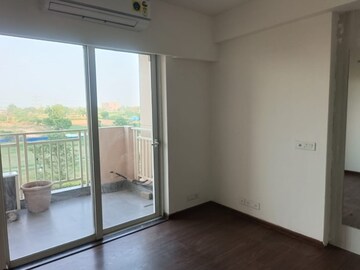 Room in 2 BHK Apartment at Suncity Avenue 76, Sector 76 – for Rent