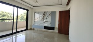 Room in 3 BHK Builder Floor at Sector 16 – for Rent