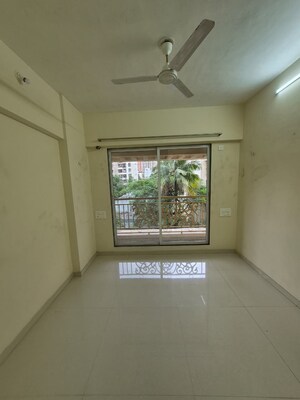 Bedroom in 2 BHK Apartment at Mohan Mahal, Panch Pakhadi – for Rent