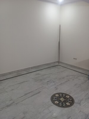 Furnished Amenities in 2.5 BHK Builder Floor at Sector 15 – for Rent