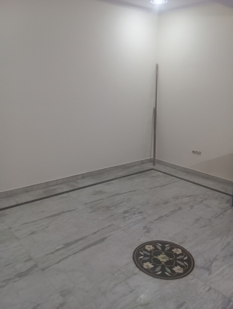 undefined, sector 15 2.5 Bedroom 1400 Sq.Ft. Builder Floor In Sector 15 Noida 9243388