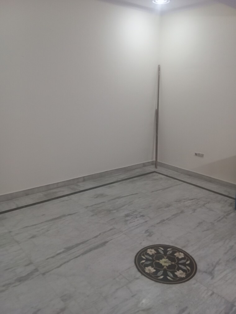 undefined, sector 15 2.5 Bedroom 1400 Sq.Ft. Builder Floor In Sector 15 Noida 9243388