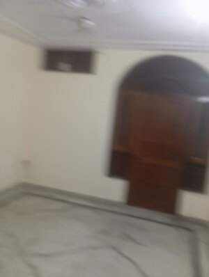 Furnished Amenities in 2.5 BHK Builder Floor at Sector 15 – for Rent