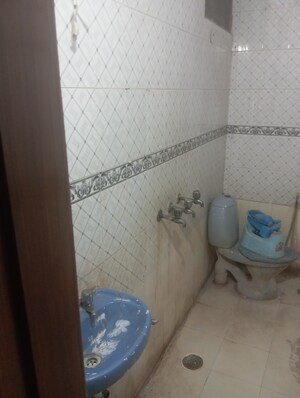 Bathroom in 2.5 BHK Builder Floor at Sector 15 – for Rent