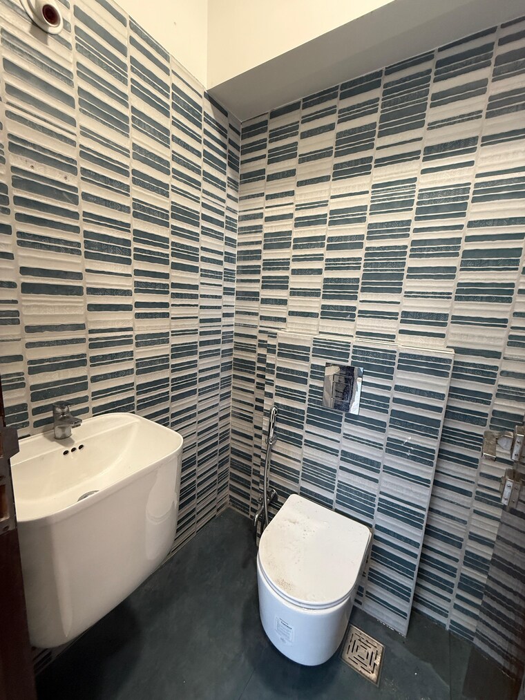 Bathroom, seasons-trimurti 2 Bedroom 772 Sq.Ft. Apartment In Santacruz West Mumbai 9243394