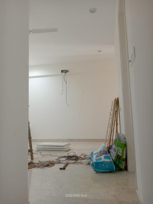 Furnished Amenities in 3 BHK Apartment at Indiabulls Sky Forest, Lower Parel – for Rent