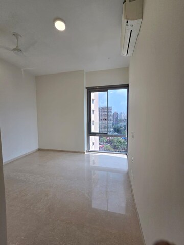 Room in 3 BHK Apartment at Piramal Mahalaxmi, Mahalaxmi – for Rent