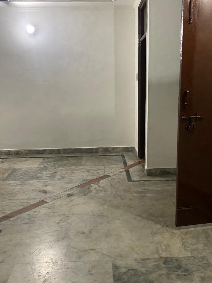 Room, mayur vihar 1 RK 300 Sq.Ft. Builder Floor In Mayur Vihar Delhi 9243445