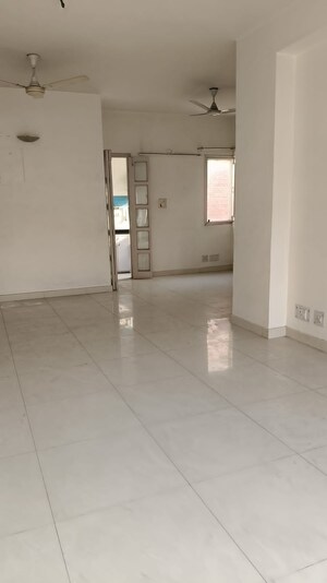 Room in 2.5 BHK Apartment at Mayur Vihar – for Sale