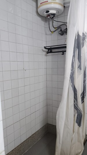 Attached Bathroom in 2.5 BHK Apartment at Mayur Vihar – for Sale