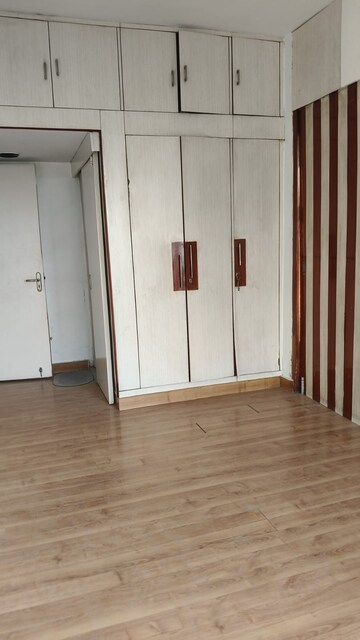 Room in 2.5 BHK Apartment at Mayur Vihar – for Sale