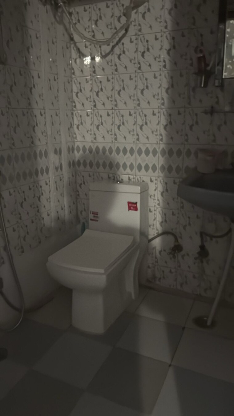 Bathroom, palam-vihar-residents-association 3 Bedroom 1550 Sq.Ft. Independent House In Palam Vihar Gurgaon 9243463