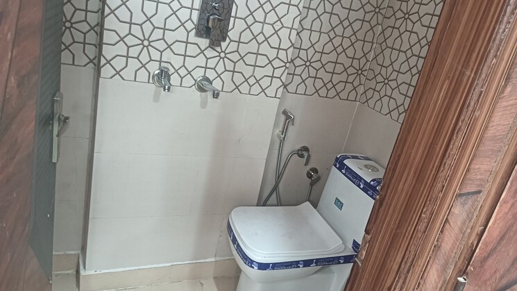 Bathroom, kakrola 1 Bedroom 45 Sq.Yd. Builder Floor In Kakrola Delhi 9243467