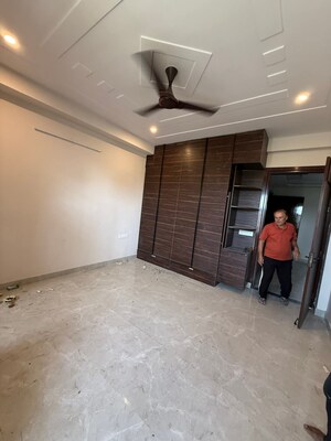 Room in 4 BHK Builder Floor at Empire Floors, Sector 57 – for Sale