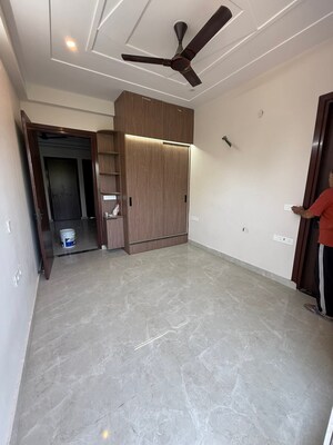 Room in 4 BHK Builder Floor at Empire Floors, Sector 57 – for Sale