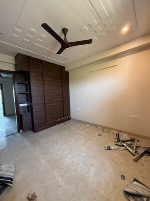 Room in 4 BHK Builder Floor at Empire Floors, Sector 57 – for Sale