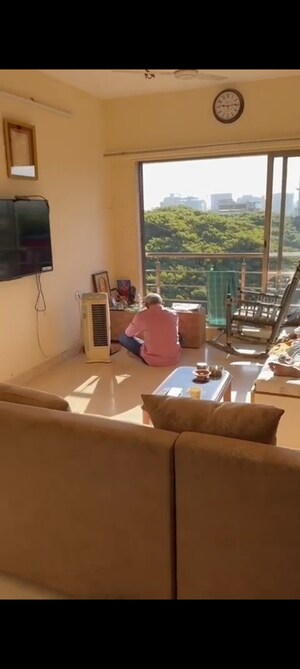 Living Room in 2 BHK Apartment at Santacruz East – for Rent