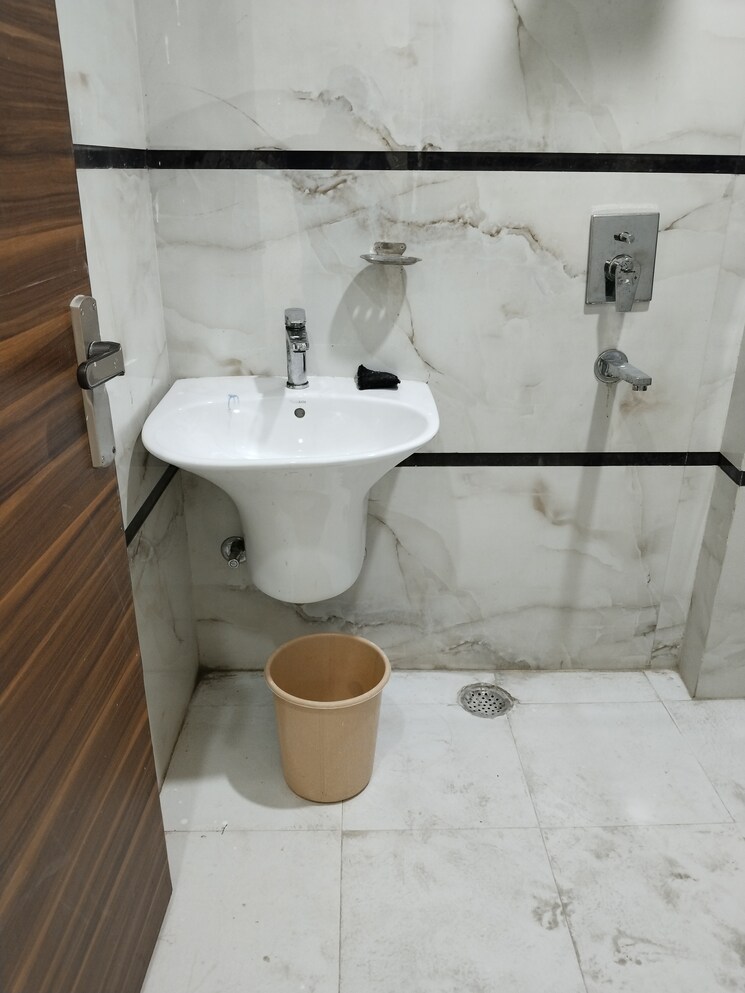 Bathroom, panchsheel vihar 1 Bedroom 500 Sq.Ft. Apartment In Panchsheel Vihar Delhi 9243527