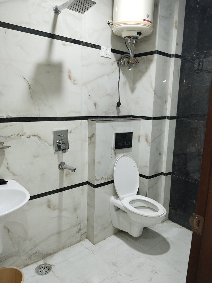 Bathroom, panchsheel vihar 1 Bedroom 500 Sq.Ft. Apartment In Panchsheel Vihar Delhi 9243527