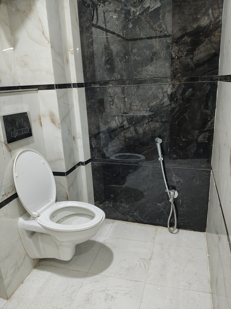 Bathroom, panchsheel vihar 1 Bedroom 500 Sq.Ft. Apartment In Panchsheel Vihar Delhi 9243527